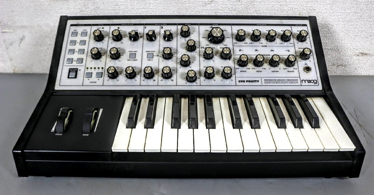KORG Moog Sub Phatty(モーグ)のアナログシンセサイザー「SUB PHATTY 