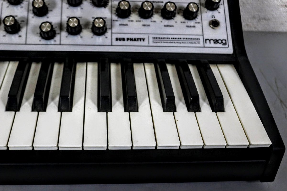 KORG Moog Sub Phatty(モーグ)のアナログシンセサイザー「SUB PHATTY 