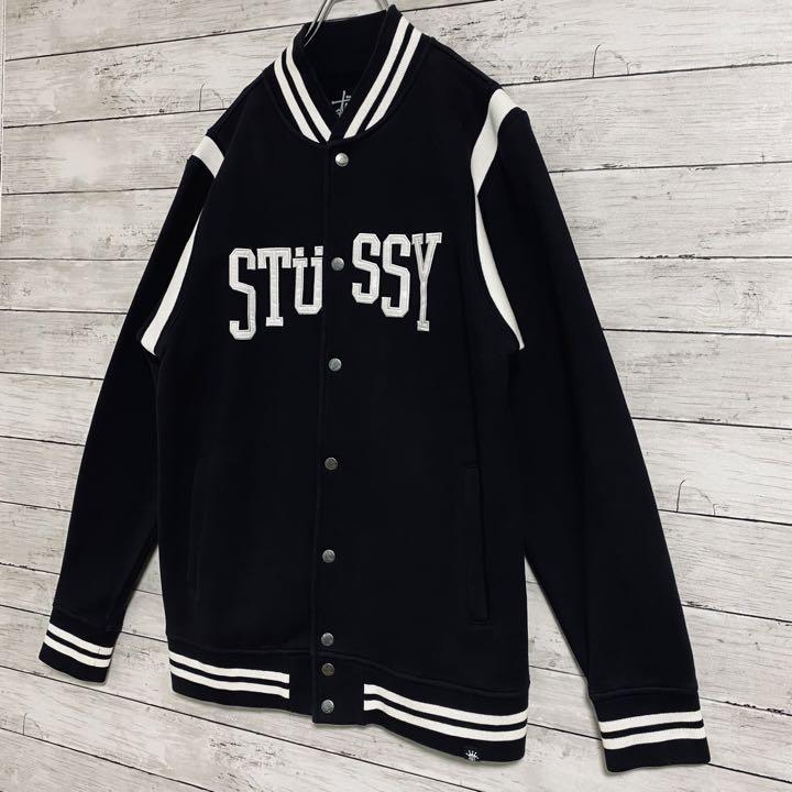 【人気デザイン】STUSSY ステューシー　スタジャン　刺繍ロゴ　ビッグロゴ　定番カラー　ストリート　レア　トレーナー　一点物 スタジャン ステューシー 刺繍ロゴ 大人気デザインステューシー ビックロゴ 希少デザインステューシー☆パイルSロゴ刺繍ロゴ入りスウェット