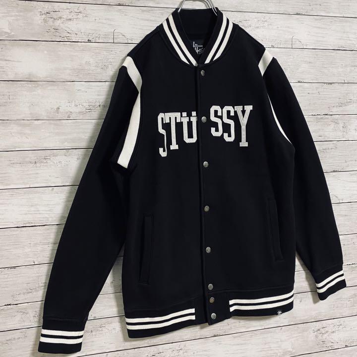【人気デザイン】STUSSY ステューシー　スタジャン　刺繍ロゴ　ビッグロゴ　定番カラー　ストリート　レア　トレーナー　一点物 スタジャン ステューシー 刺繍ロゴ 大人気デザインステューシー ビックロゴ 希少デザインステューシー☆パイルSロゴ刺繍ロゴ入りスウェット