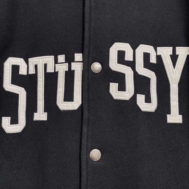 【人気デザイン】STUSSY ステューシー　スタジャン　刺繍ロゴ　ビッグロゴ　定番カラー　ストリート　レア　トレーナー　一点物 スタジャン ステューシー 刺繍ロゴ 大人気デザインステューシー ビックロゴ 希少デザインステューシー☆パイルSロゴ刺繍ロゴ入りスウェット