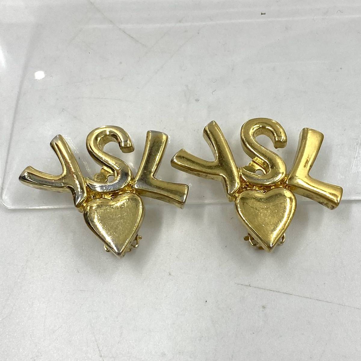人気，お買い得 YSL イヴサンローラン イヤリング ハート ロゴ ヴィンテージ ゴールド アクセサリー P2329(イヴ・サンローラン)｜売買されたオークション情報、yahooの商品情報をアーカイブ公開 - オークファ その他
