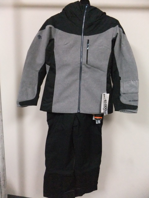 全国無料，本物保証 70%OFF デサント2019上下LADIES HEAT NAVI搭載/DWWMJK83.DWWMJD78 MグレーxBLK Size:Ｍ(上下セット)｜売買されたオークション情報、yahooの商品情報をアーカイブ公開 - オークファン 女性用