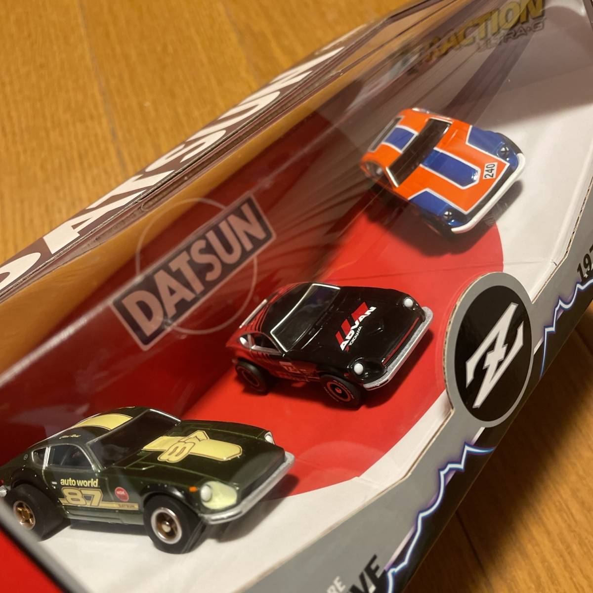 AUTO WORLD X-TRACTION 1973 DATSUN 240Z ☆3-CAR SET☆限定ボックスの