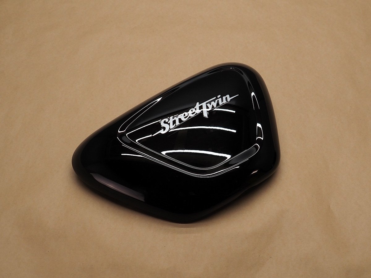 SALE，最新作 Triumph トライアンフ ストリートツイン 適合年式不明 純正 右側 サイドカバー 品番：2306083 221122BD0093(トライアンフ用)｜売買されたオークション情報、yahooの商品情報をアーカイブ公開 - オー トライアンフ用