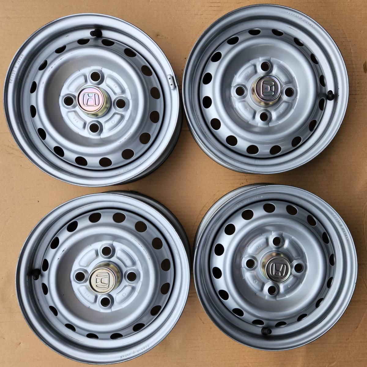 【人気セール，定番】 ホンダ N-VAN 純正スチールホイール センターキャップ付き 4本セット 短期間使用品 車検用 冬用にも最適(純正品)｜売買されたオークション情報、yahooの商品情報をアーカイブ公開 - オークフ 4穴