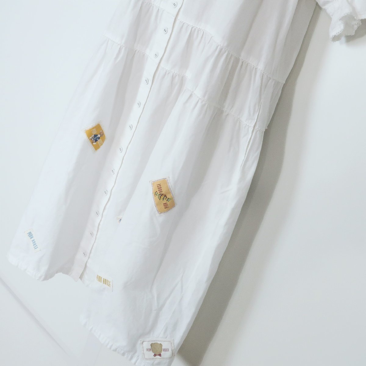 Pink House Timeless ありがとうを贈るギフト 表参道店」11&frasl;23(木・祝) 50周年記念展』を代官山で開催 【美品！】PINK HOUSE★2021年㈱メルローズ♪レイヤードスタイルに！ネームワッペンいっぱい ワンピース 夏秋 白系 羽織にも z748