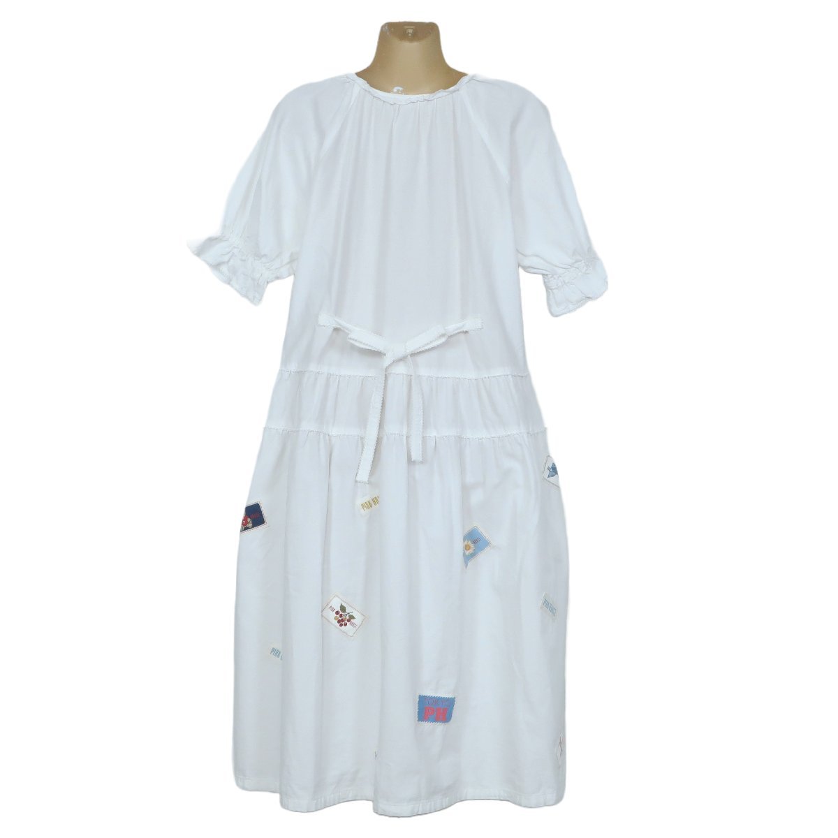 Pink House Timeless ありがとうを贈るギフト 表参道店」11&frasl;23(木・祝) 50周年記念展』を代官山で開催 【美品！】PINK HOUSE★2021年㈱メルローズ♪レイヤードスタイルに！ネームワッペンいっぱい ワンピース 夏秋 白系 羽織にも z748