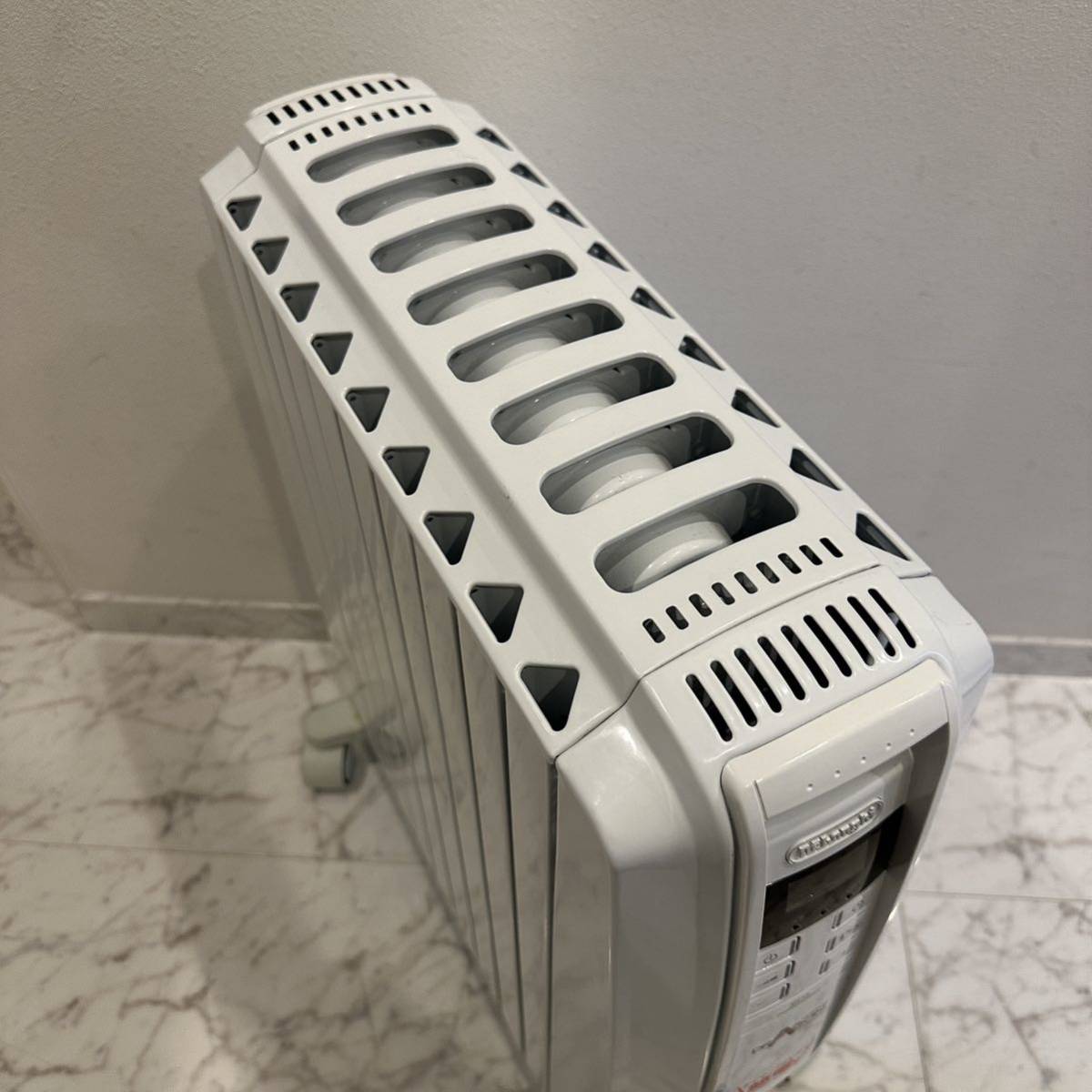 オイルヒーター デロンギ QSD0915-WH - DeLonghi 最低 価格生活家電 