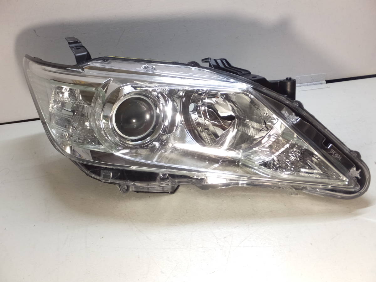 22-1195☆美品☆前期 HID AVV50 カムリ☆右ヘッドライト KOITO 33-