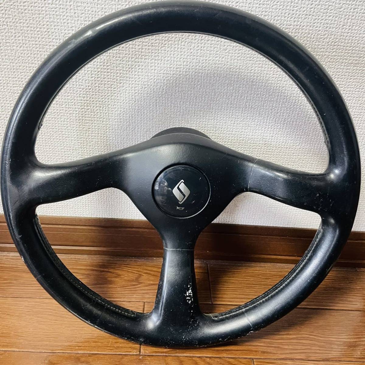 日産R32純正ハンドル　　中古品 r32タイプM純正ステアリング 日産 スカイラインGT-R 旧車 ハンドル 傷