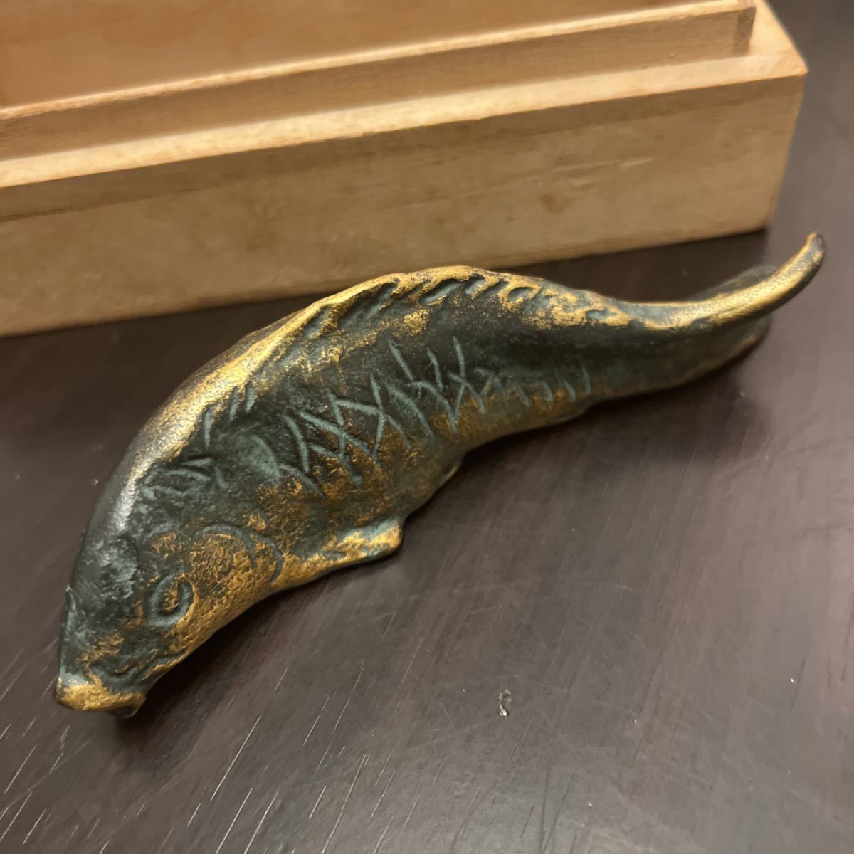 彫塑家 北村西望 鮭寿恵帰 銅製 金彩 魚形文鎮 鮭置物 鮭 ブロンズ像 