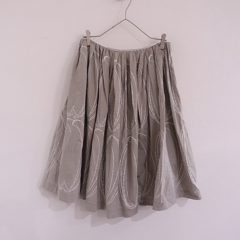 ミナペルホネン mina perhonen *light hole コットン刺繍ギャザースカート*38フレア綿ボトムスグレー(sk1-2212-370)【92L22】 mina perhonen light forest トートバッグ dance
