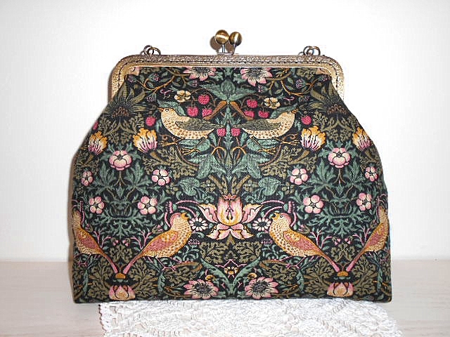 【ウィリアムモリス いちご泥棒 がま口 バッグ】ダマスクブラック*20.5 口金*オックス*moda*ストロベリーシーフ*がま口バッグ*ハンドメイド