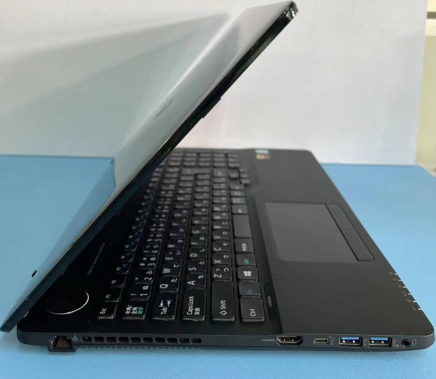 Fujitsu Core i7-7700HQ/ Ram16GB / SSD 256GB / Windows10. 美品 Core
