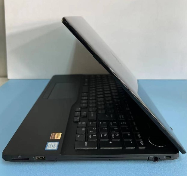 Fujitsu Core i7-7700HQ/ Ram16GB / SSD 256GB / Windows10. 美品 Core