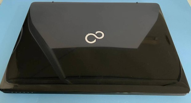 Fujitsu Core i7-7700HQ/ Ram16GB / SSD 256GB / Windows10. 美品 Core