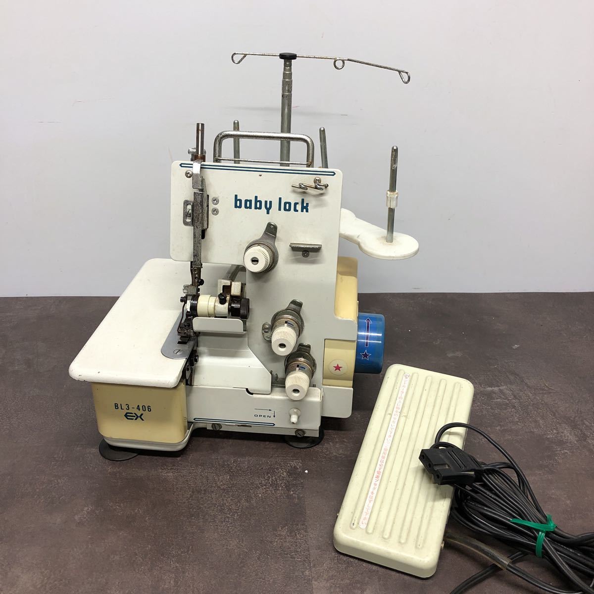 JUKI baby lock BL3ー406ベビーロック ロックミシン ミシン べダル踏むと針上下OK ジャンク。