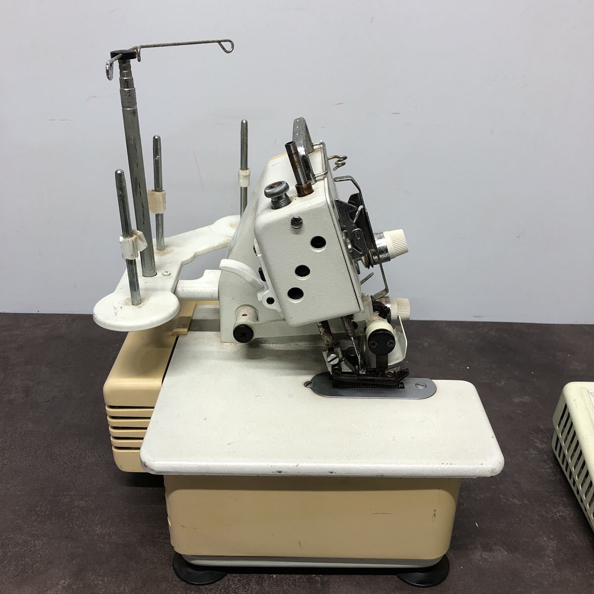 JUKI baby lock BL3ー406ベビーロック ロックミシン ミシン べダル踏むと針上下OK ジャンク。