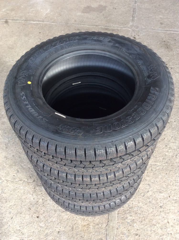 高品質，得価 アウトレット スタッドレスタイヤ 215/65R15 110/108L W979 2019年製 4本セット(ブリヂストン)｜売買されたオークション情報、yahooの商品情報をアーカイブ公開 - オークファン 15インチ