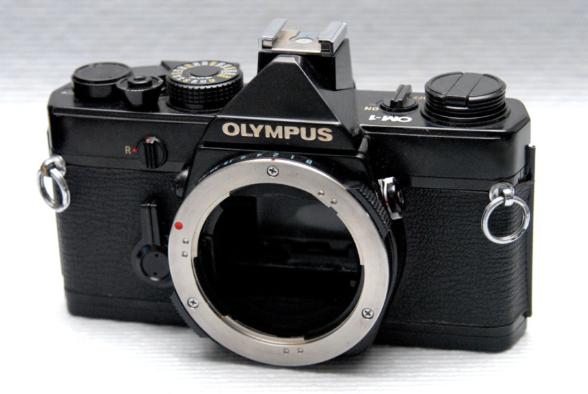 OLYMPUS オリンパス 人気の高級一眼レフカメラ OM-1黒ボディ 希少品