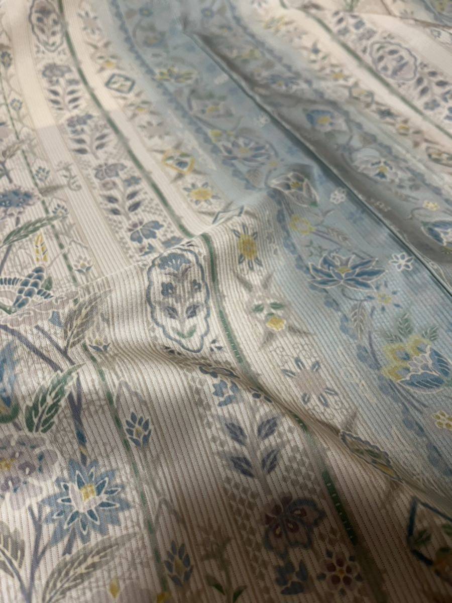 本年最初の高級品コレクションを開催いたします！未使用・しつけ付き！伝統的工芸品　本場縞大島紬 染めの花鳥総柄が素晴らしい作品