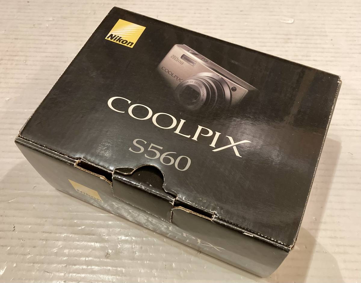 Nikon / COOLPIX S560 コンパクトデジタルカメラ 1000万画素 シルバー 