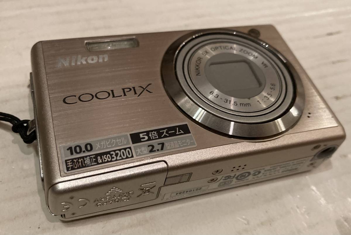 Nikon / COOLPIX S560 コンパクトデジタルカメラ 1000万画素 シルバー 
