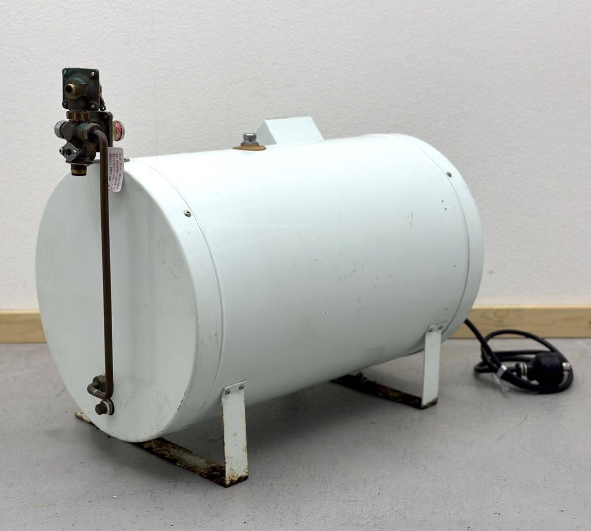 新品，品質保証 通電OK itomic イトミック 小型電気温水器 電気床置型 貯湯式温水器 FS-40N3B 単相200V 厨房機器 兵庫県姫路市から 2608(給湯設備)｜売買されたオークション情報、yahooの商品情報をアーカイブ公開 - 給湯設備