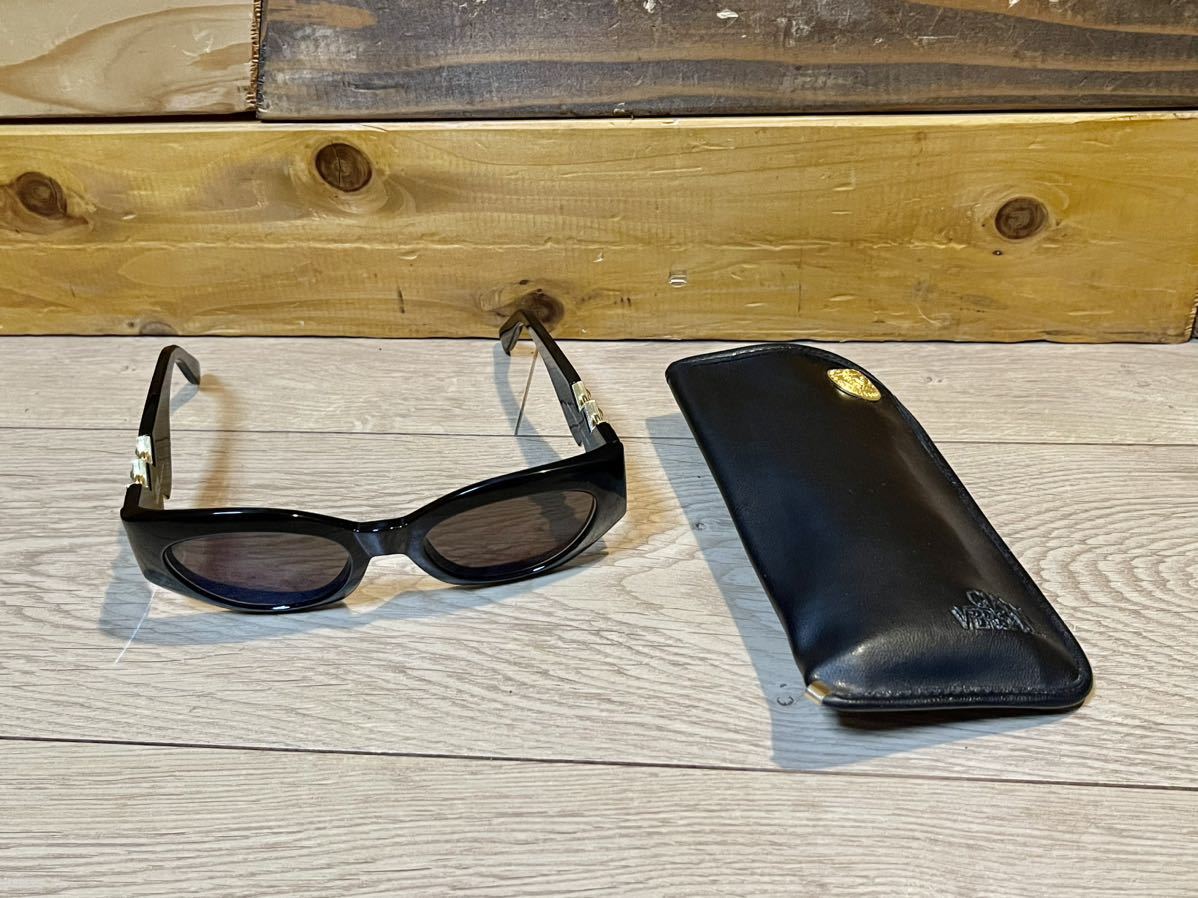 ジャンニベルサーチ Versace サングラス ケース付 メデューサ モデル420 黒 美品 売り切り