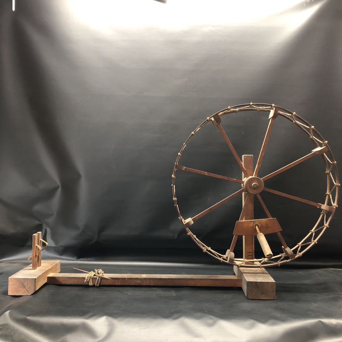 K335 木製 糸巻機 オブジェ 飾り台 ディスプレイ 手回し 糸巻き インテリア 飾り物 リメイク 古民具 歯車 現状品 画像の物が全てです