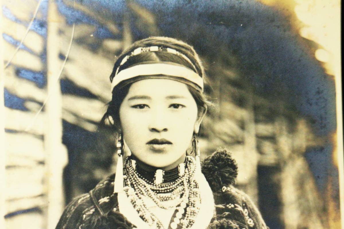 戦前 台湾 原住民 古写真その３ 民族衣装の女性 サオ族〈邵族〉化蕃 帰化生蕃 日月譚 先住民族 昭和16年 1941年 美人 ゴールデンカムイ