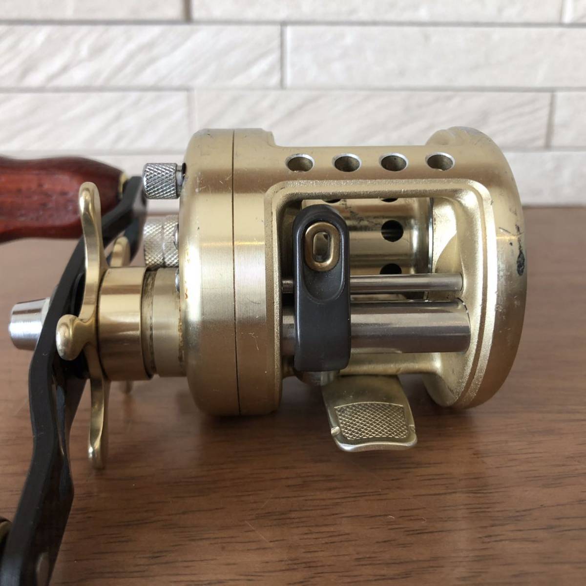 シマノ カルカッタ 50XT - SHIMANO CALCUTTA 50XT ゴールド ベイト