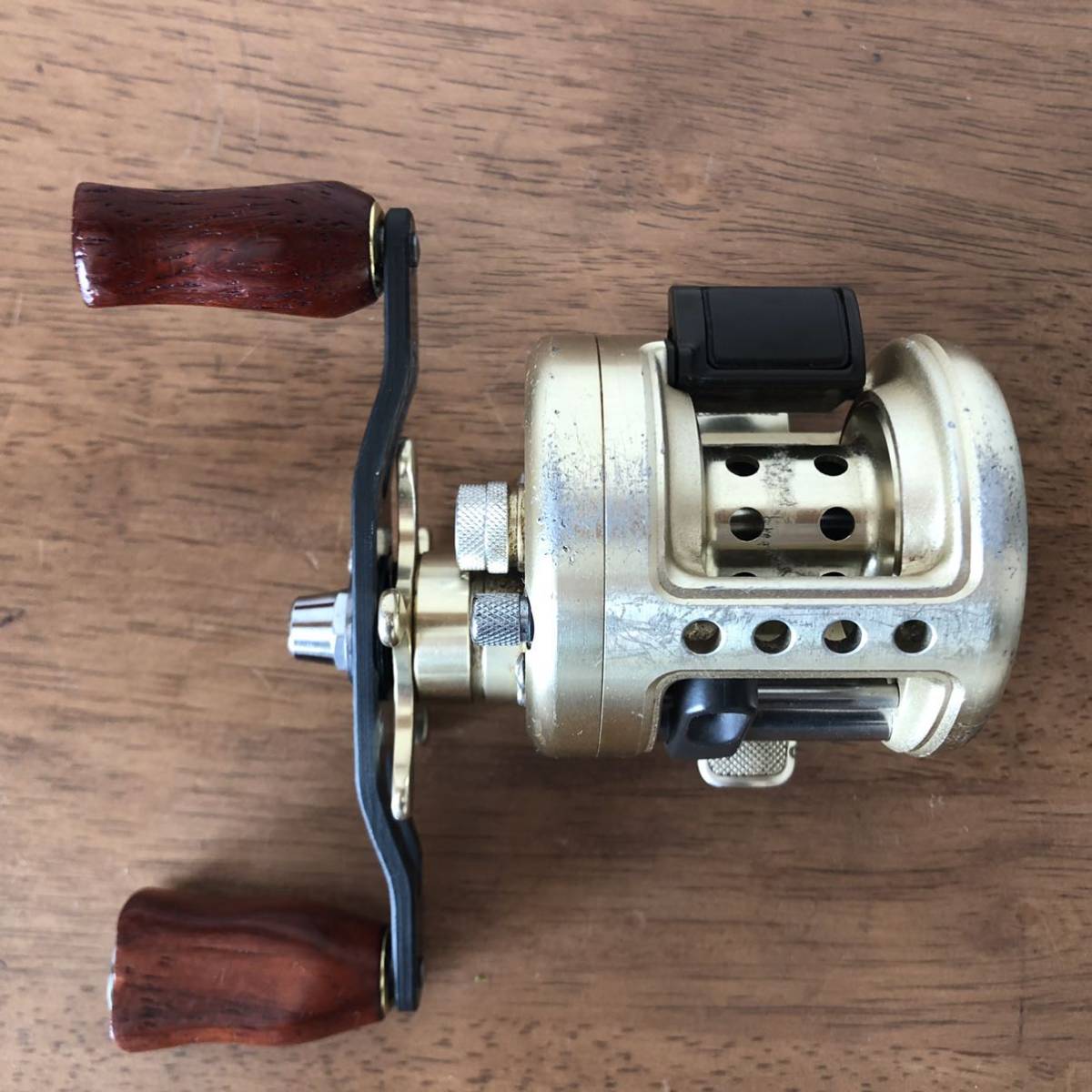 シマノ カルカッタ 50XT - SHIMANO CALCUTTA 50XT ゴールド ベイト
