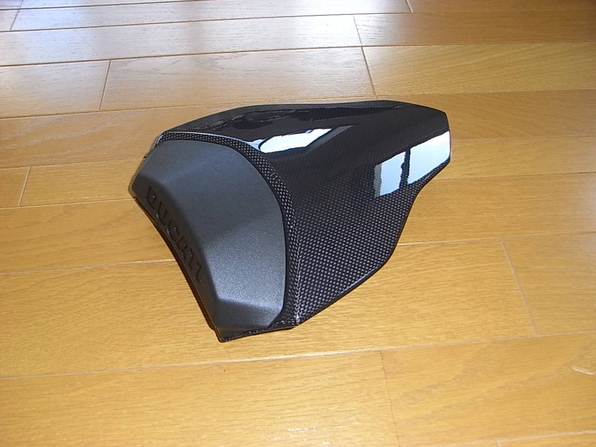 ★超美品　ドゥカティ ストリートファイター（1098・848）用　パッセンジャーシート用カーボンカバー　ドゥカティパフォーマンス製★