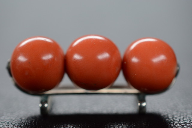 古い和装小物 ３連 赤珊瑚玉？ 約11.6mm 検索用語→Aレター10内和装小物櫛簪かんざしくし帯留アンティークヴィンテージ