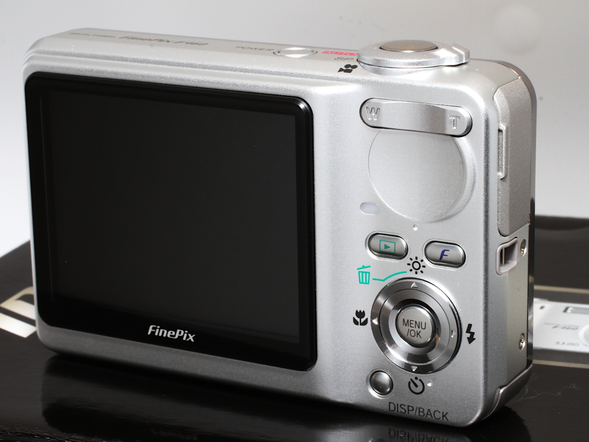 未使用品】 ☆ FUJIFILM FinePix F460 オールドデジカメの新品 ☆箱