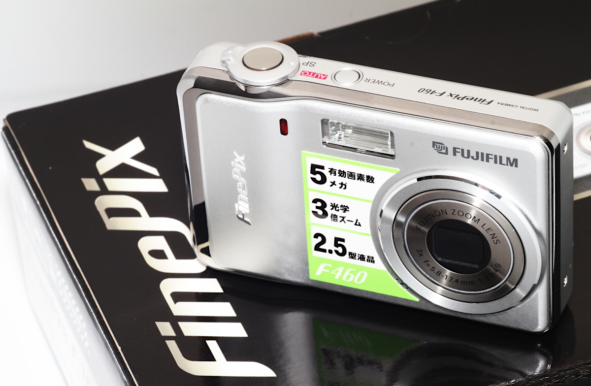 未使用品】 ☆ FUJIFILM FinePix F460 オールドデジカメの新品 ☆箱