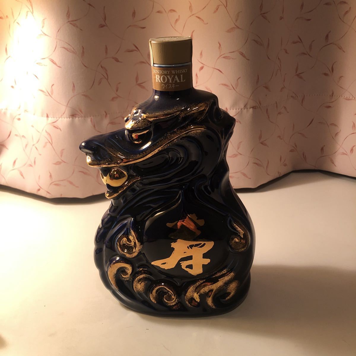 サントリー SUNTORY ローヤル 干支ボトル ウイスキー 辰歳 600ml ROYAL 
