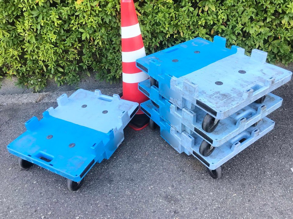 グ清.d028サンコー コンテナ台車・平台車 『計4台セット』■サンキャリー ＃5641■耐荷重150kg/台 RFIDタグ取付可能 積載面(565x410mm)