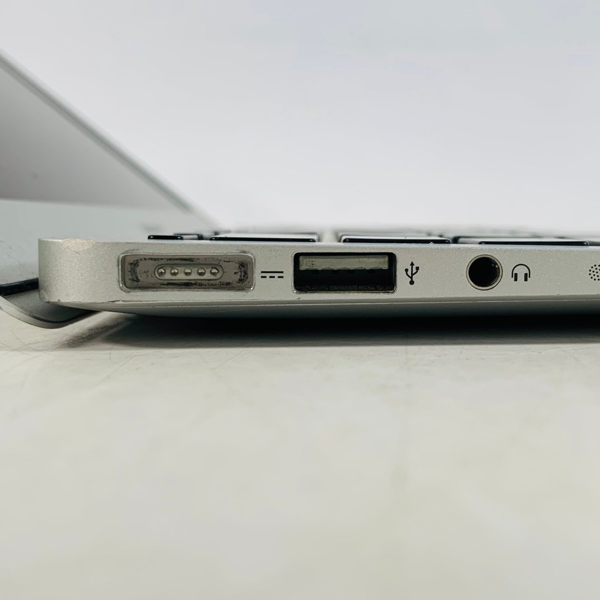 ジャンク MacBook Air 11インチ (Mid 2012) Core i5 1.7GHz/4GB MD223J