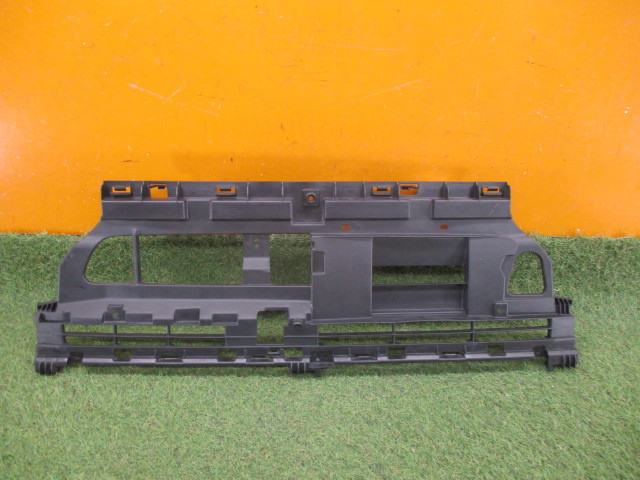 C20386 ハスラー MR31S MR41S フロントグリル 71721-65P2 素地 2302