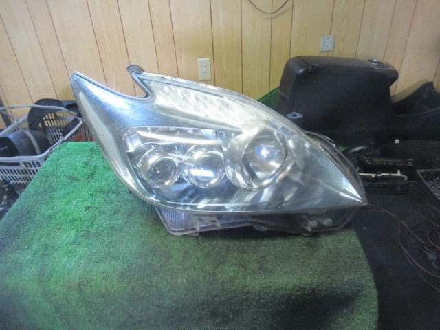 A02640-M)プリウス（ZVW30）前期型☆純正☆右ヘッドライト☆LEDヘッド