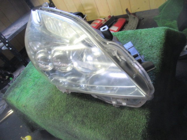 A02640-M)プリウス（ZVW30）前期型☆純正☆右ヘッドライト☆LEDヘッド