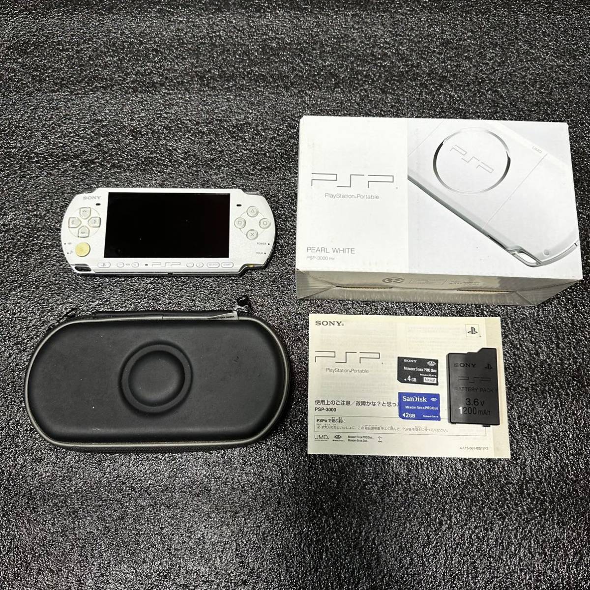 初期化済　SONY PSP-3000 パールホワイト メモリースティック 箱　ケース　付き 