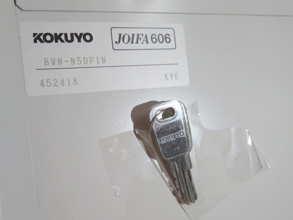 横浜市港現地引取り限定2 オフィス家具 コクヨ ビジネスウォールNタイプ上置きと下置き、引き違い書庫 キャビネット、上下各１台の１セット