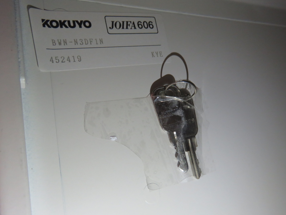 横浜市港現地引取り限定2 オフィス家具 コクヨ ビジネスウォールNタイプ上置きと下置き、引き違い書庫 キャビネット、上下各１台の１セット