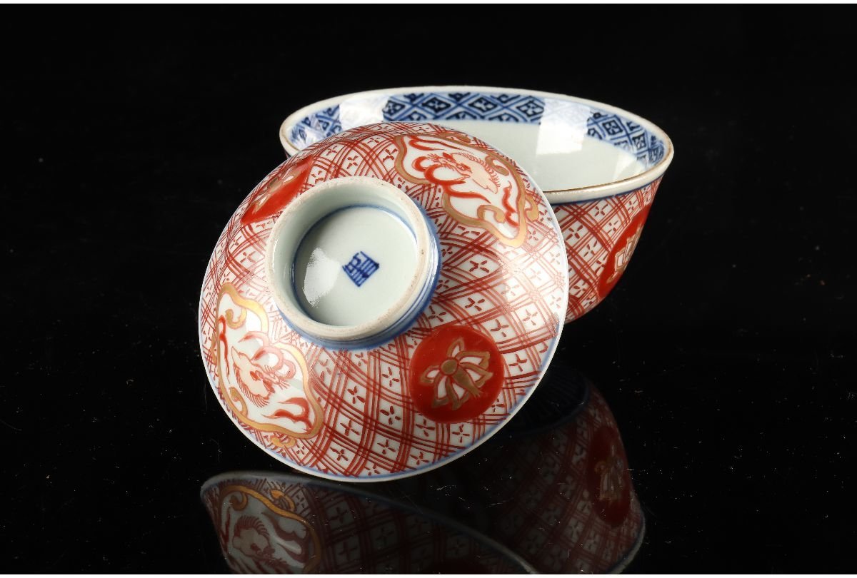 古伊万里　色絵　団龍紋　青海波に花の図　蓋茶碗　２客　D096AS-CWl URA]伊万里焼/色絵花龍文蓋茶碗9客/13-2-35(検)骨董/伊万里焼/有田焼