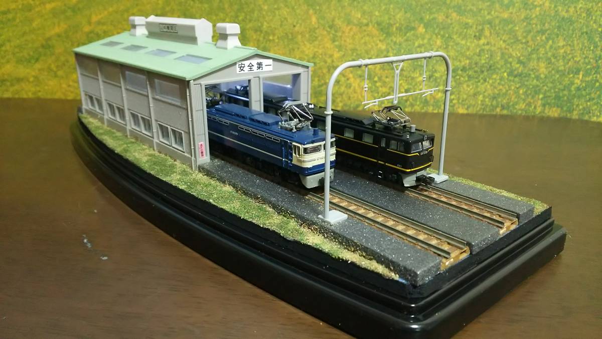 Nゲージ ジオラマ 複線機関庫展示台（LED照明装着・クリアケース付） N