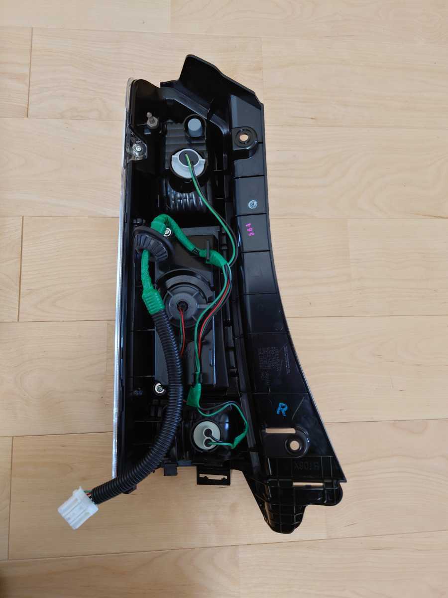 N-BOX NBOX JF1 JF2 純正テールランプ 新車外し 230303(テールライト